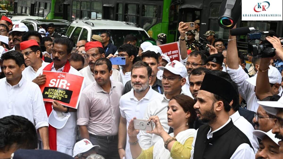 इंडिया गठबंधन का ECI तक मार्च: दिल्ली पुलिस ने रोका, सांसदों को हिरासत में लिया